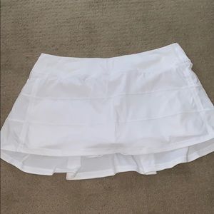 Lululemon skirt never worn!!